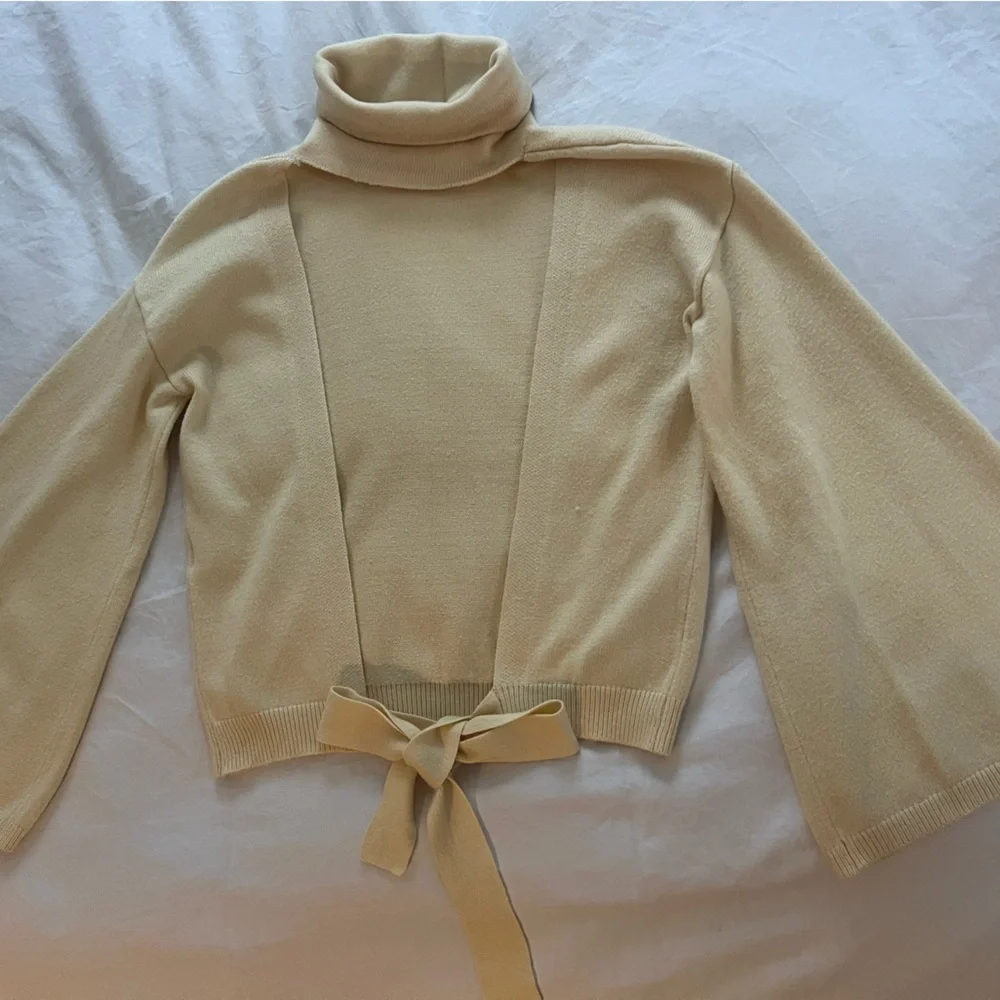 LPA Revolve Cybil Sweater in Cream -Size M. Open back bell sleeve knit sweater - Picture 3 of 8